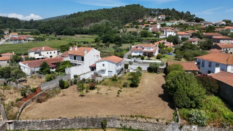 Moradia T3 para Venda em Vila Cova e Feitos