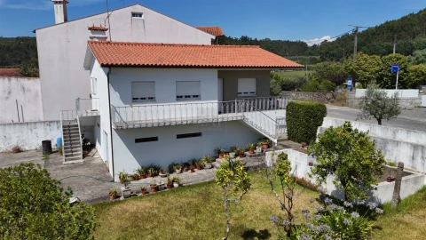 Moradia T3 para Venda em Vila Cova e Feitos