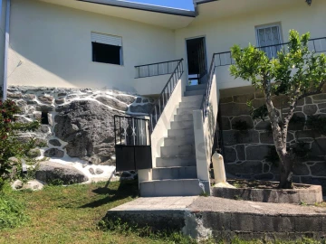 Quinta T3 para Arrendamento em Covelo do Geres