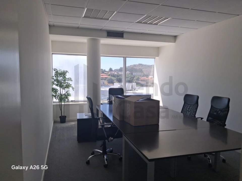 Prédio para Arrendamento em Ferreiros e Gondizalves Foto 2