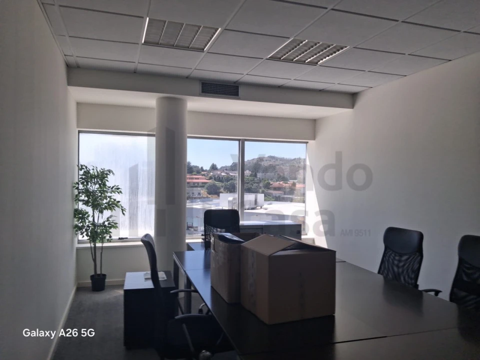 Prédio para Arrendamento em Ferreiros e Gondizalves Foto 4