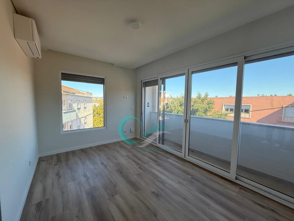 Apartamento T3 para Venda em Almada, Cova da Piedade, Pragal e Cacilhas Foto 25