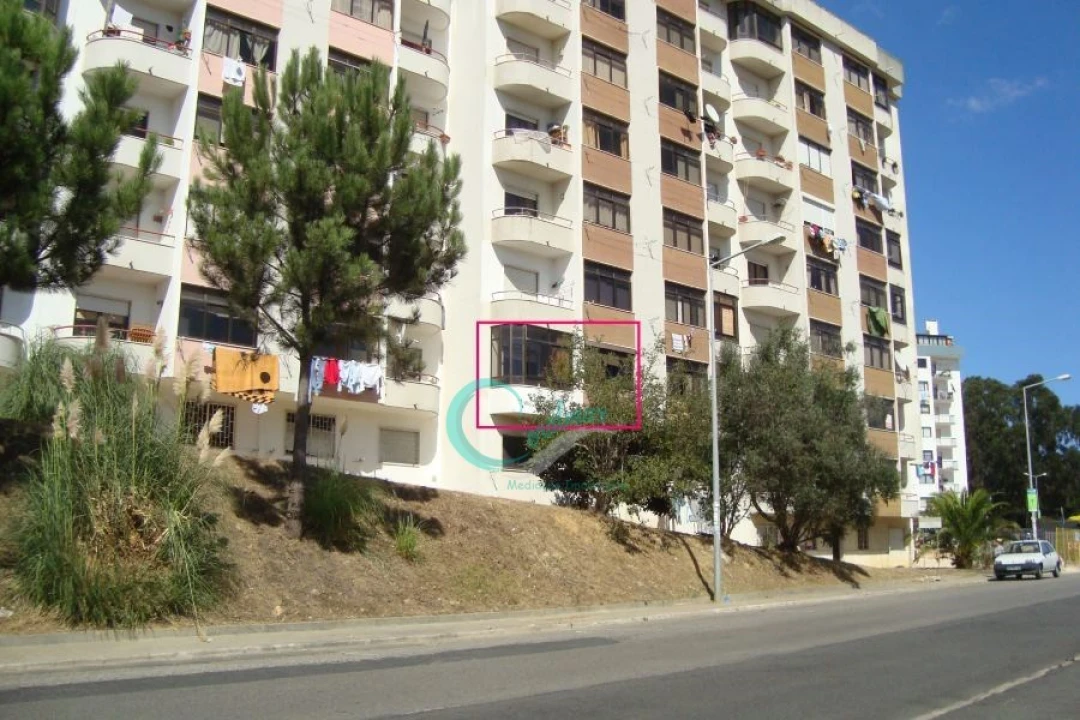 Apartamento T1 para Venda em Rio de Mouro Foto 2