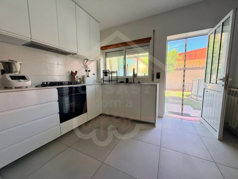 Moradia T4 para Venda em Alquerubim Foto 11