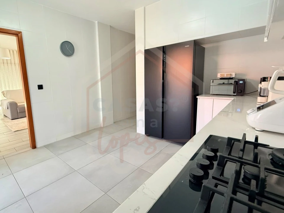 Moradia T4 para Venda em Alquerubim Foto 13
