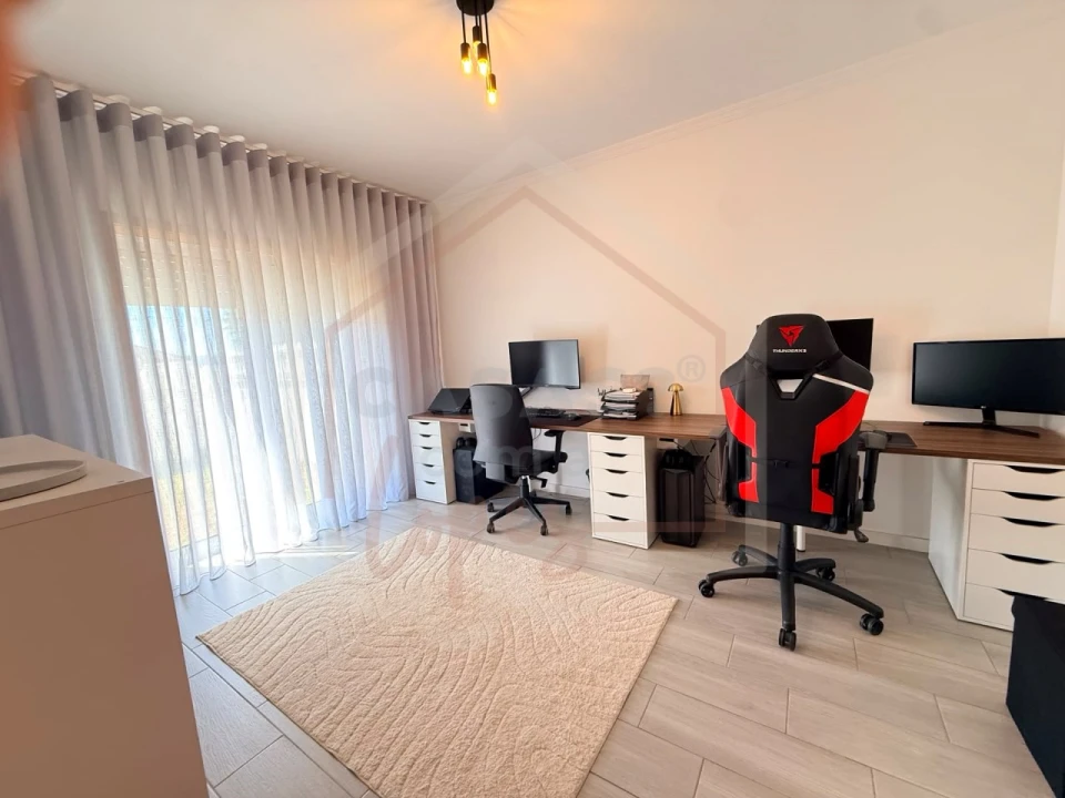 Moradia T4 para Venda em Alquerubim Foto 16