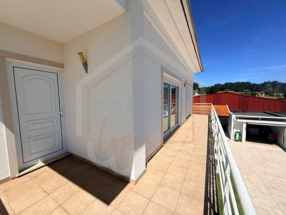 Moradia T4 para Venda em Alquerubim Foto 31