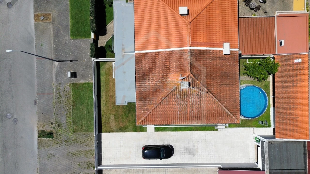 Moradia T4 para Venda em Alquerubim Foto 35