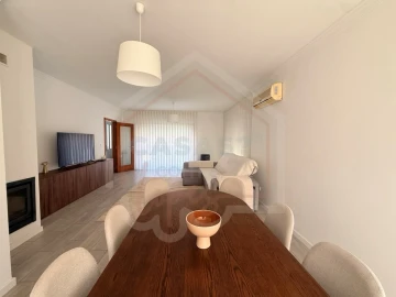 Moradia T4 para Venda em Alquerubim
