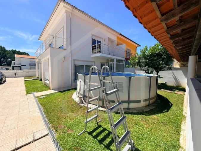 Moradia T4 para Venda em Alquerubim Foto 32