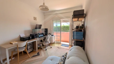 Apartamento T3 para Venda em Carregado e Cadafais