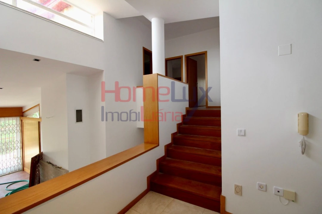 Moradia T4 para Venda em Parada de Todeia Foto 16
