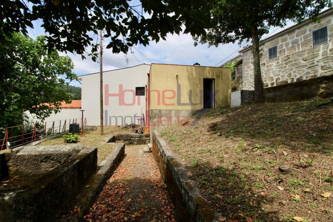 Moradia T4 para Venda em Parada de Todeia Foto 29