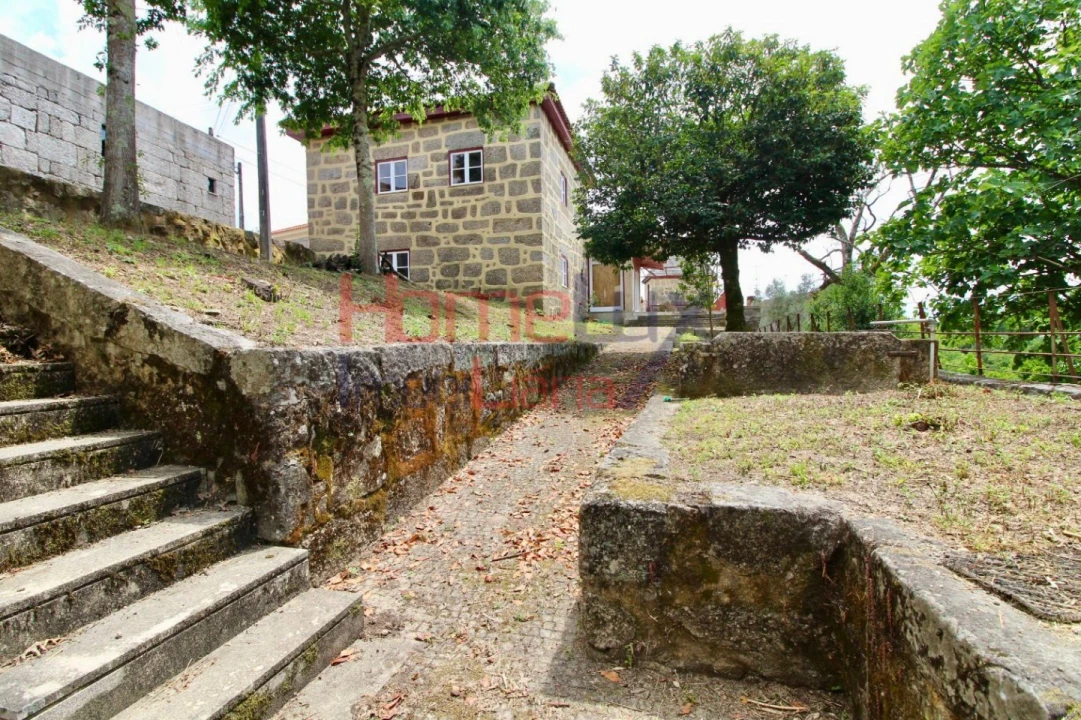 Moradia T4 para Venda em Parada de Todeia Foto 30