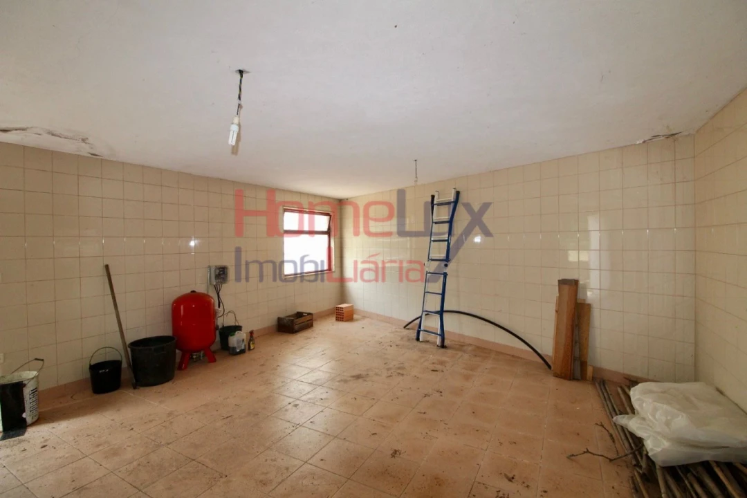Moradia T4 para Venda em Parada de Todeia Foto 32