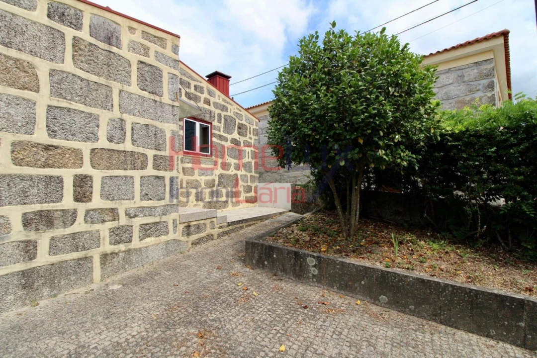 Moradia T4 para Venda em Parada de Todeia Foto 37