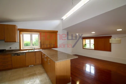 Moradia T4 para Venda em Parada de Todeia