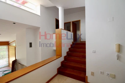 Moradia T4 para Venda em Parada de Todeia