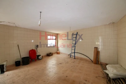 Moradia T4 para Venda em Parada de Todeia