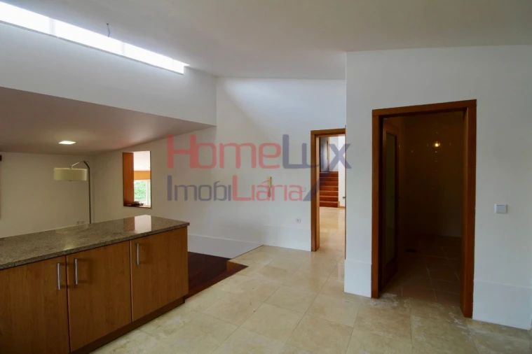 Moradia T4 para Venda em Parada de Todeia Foto 9