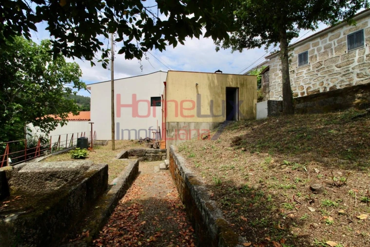 Moradia T4 para Venda em Parada de Todeia Foto 29