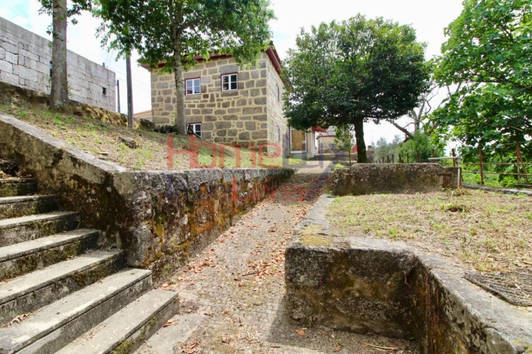 Moradia T4 para Venda em Parada de Todeia Foto 30