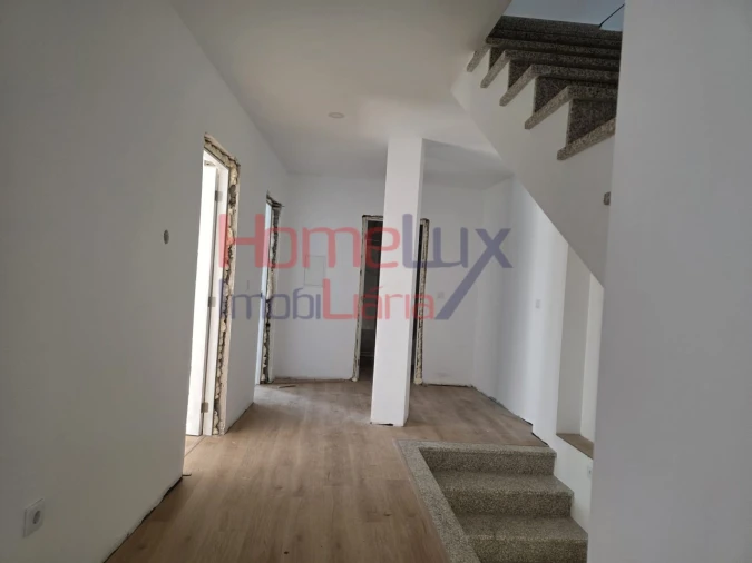 Moradia T3 para Venda em Silgueiros Foto 56
