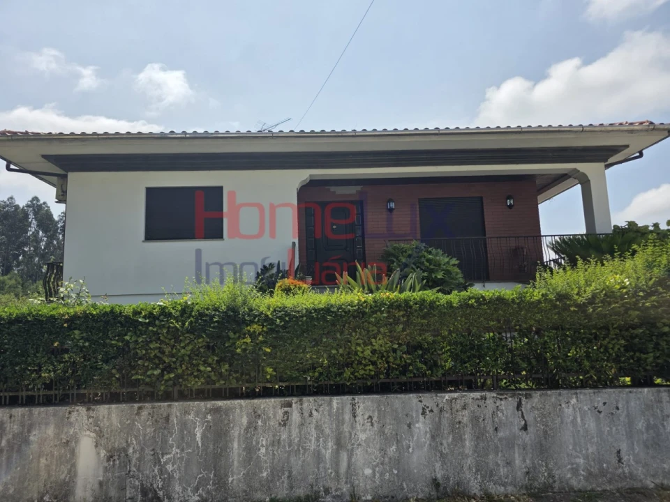 Moradia T4 para Venda em O. Azeméis, Riba-Ul, Ul, Macinhata Seixa, Madail Foto 1