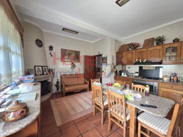 Moradia T4 para Venda em O. Azeméis, Riba-Ul, Ul, Macinhata Seixa, Madail