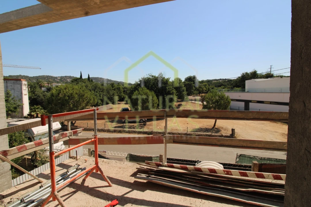 Moradia T4 para Venda em Santa Barbara de Nexe Foto 17