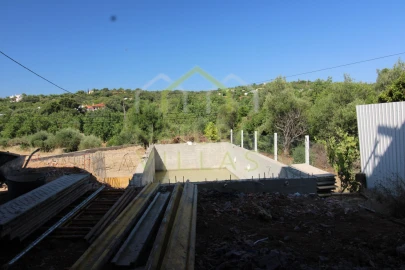 Moradia T4 para Venda em Santa Barbara de Nexe