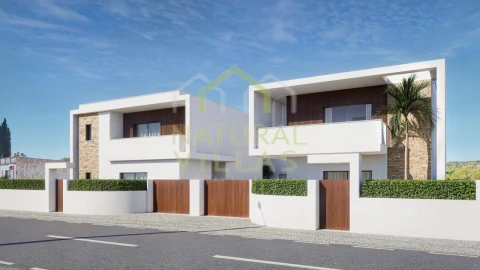 Moradia T4 para Venda em Santa Barbara de Nexe