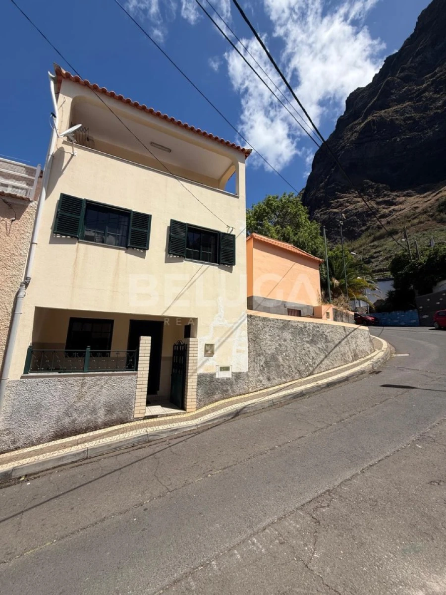 Moradia T3 para Venda em Paul do Mar Foto 2