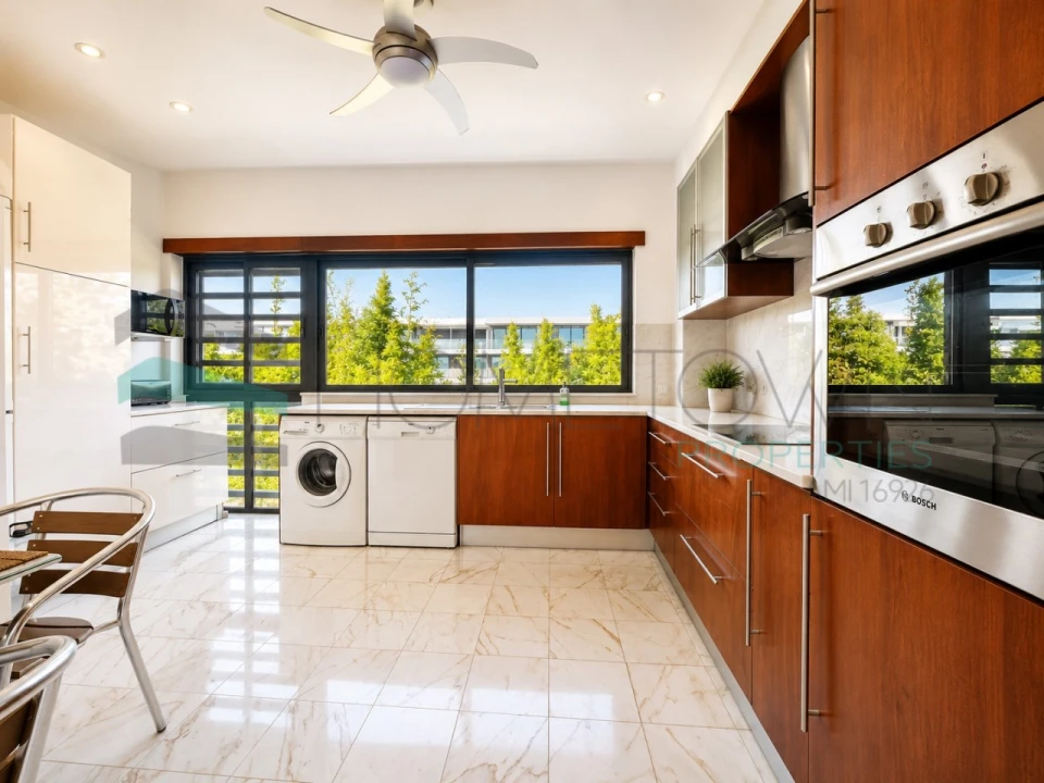 Apartamento T2 para Venda em Quarteira Foto 4