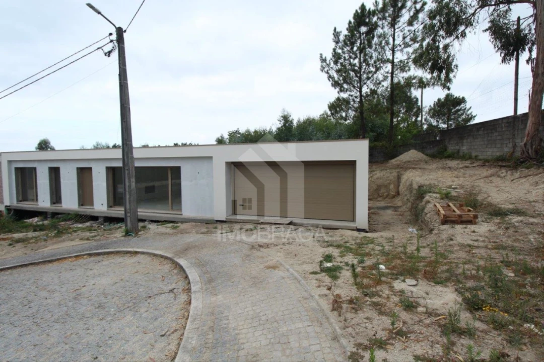 Moradia T3 para Venda em Rendufinho Foto 1