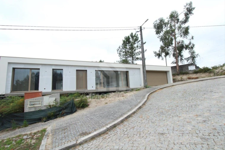 Moradia T3 para Venda em Rendufinho Foto 2