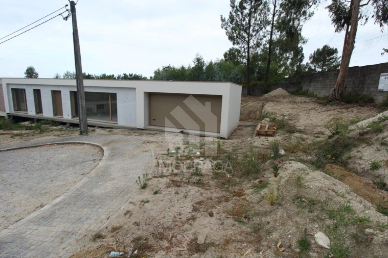 Moradia T3 para Venda em Rendufinho Foto 3