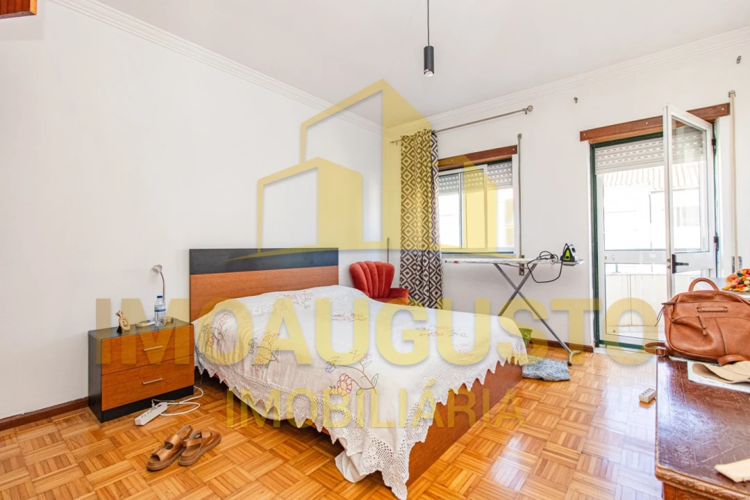 Apartamento T1 para Venda em Guarda Foto 9