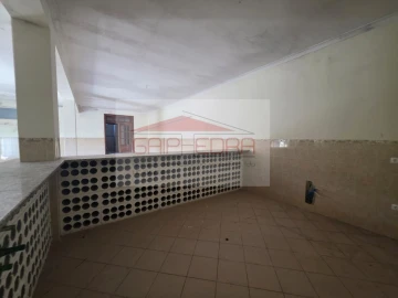 Armazém para Venda em Barrô e Aguada de Baixo