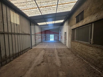 Armazém para Venda em Barrô e Aguada de Baixo