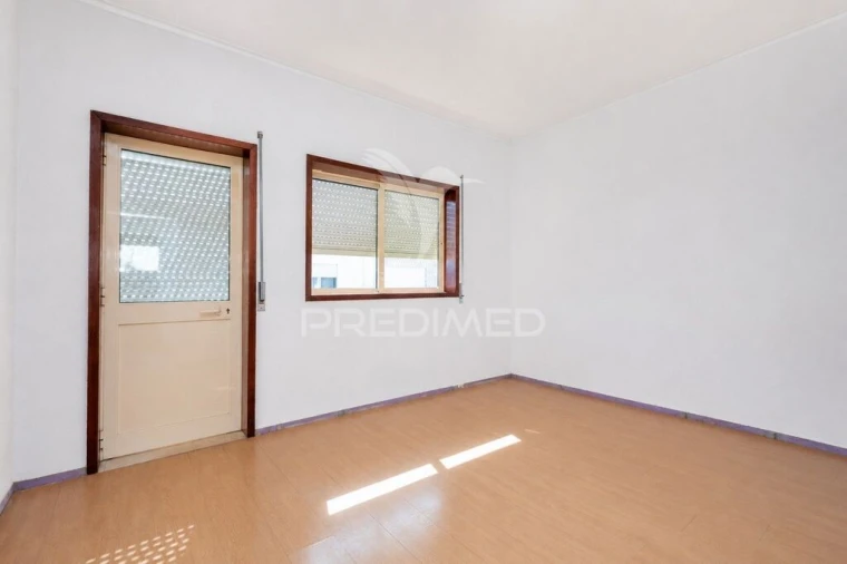 Moradia T2 para Venda em Urgezes Foto 11