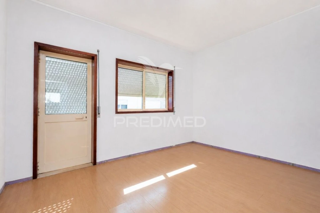 Moradia T2 para Venda em Urgezes Foto 11