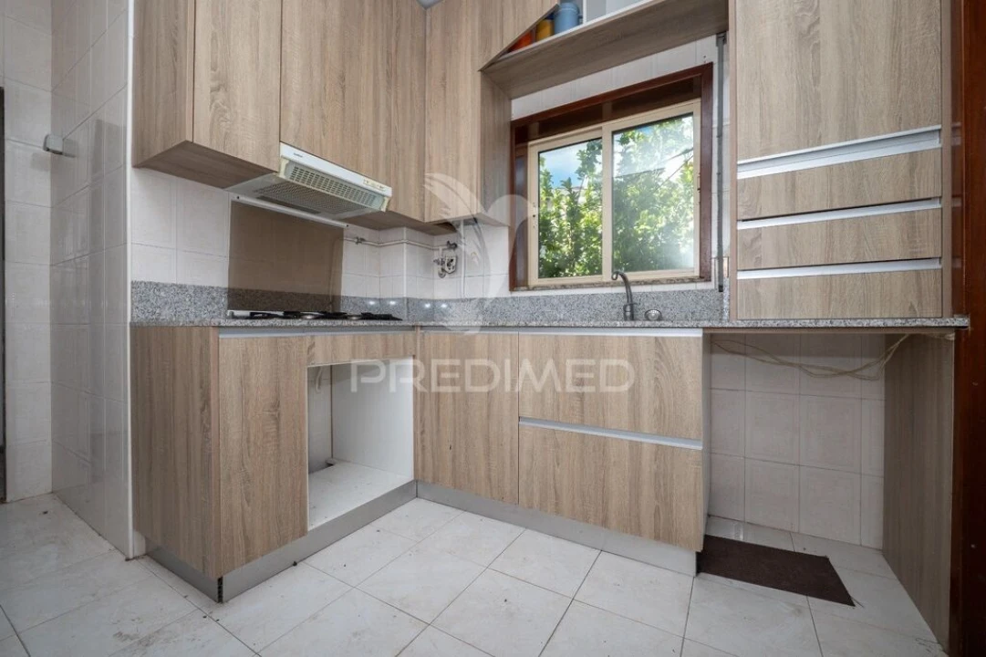 Moradia T2 para Venda em Urgezes Foto 5