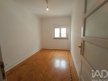 Apartamento T3 para Arrendamento em Campo de Ourique