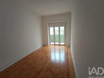 Apartamento T3 para Arrendamento em Campo de Ourique