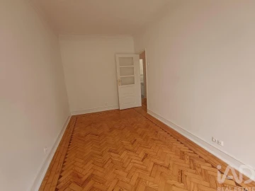 Apartamento T3 para Arrendamento em Campo de Ourique