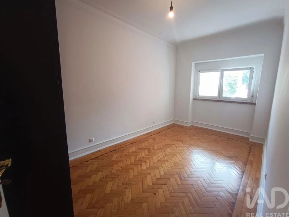 Apartamento T3 para Arrendamento em Campo de Ourique Foto 14