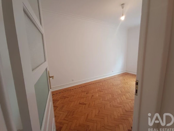 Apartamento T3 para Arrendamento em Campo de Ourique Foto 2