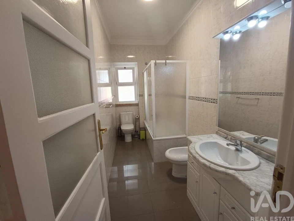 Apartamento T3 para Arrendamento em Campo de Ourique Foto 16