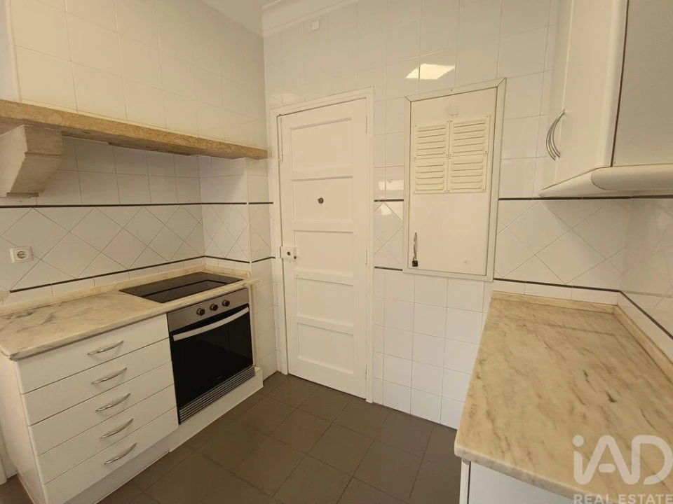 Apartamento T3 para Arrendamento em Campo de Ourique Foto 1